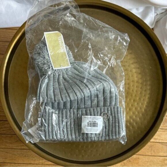 NWT Michael Michael Kors Knit Cuffed Pom Beanie Light Grey - Picture 3 of 3